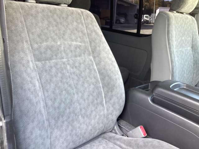 �V�[�g�J�o�[�A�A���~�z�C�[���A�L�[���X�ALED�AHID�A�i�r�A�o�b�N�J�����A��ȃ��j�^�[�A�t���G�A���A���[�_�E���ȂǓ����O�����i�̃J�X�^������܂��̂ŁA���C�y�ɂ����k����������