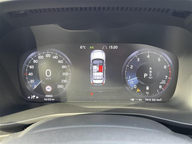 XC40B4 モメンタム