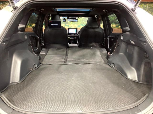 ���i�̂���������ʋ΁A���}���ɏ\���ȉ׎��X�y�[�X���m�ۂ��Ă���܂��B�Z�J���h�V�[�g��|���ƁA�傫�ȉו��̐ύڂ��\�ł���