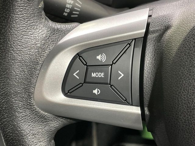 �y�X�e�A�����O�X�C�b�`�z�^�]���A�O������ڐ������炷���ƂȂ��A�I�[�f�B�I���̑��삪�\�ȕ֗��@�\!���S&���K�ȃh���C�u�����o���Ă���܂���