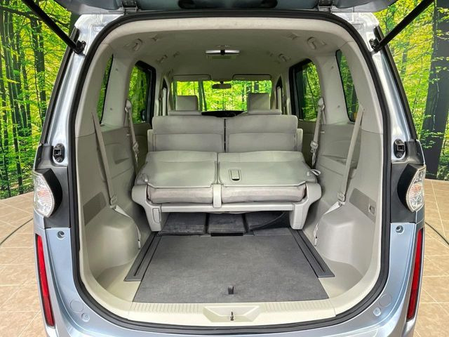 ���i�̂���������ʋ΁A���}���ɏ\���ȉ׎��X�y�[�X���m�ۂ��Ă���܂��B�Z�J���h�V�[�g��|���ƁA�傫�ȉו��̐ύڂ��\�ł���