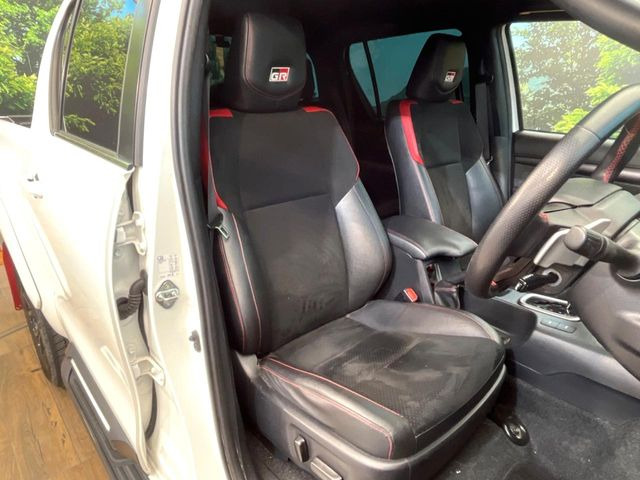 �y�n�[�t���U�[�V�[�g�z�������ƍ���S�n�𗼗������l�C�̃V�[�g���w�ʁE���ʂ̃t�@�u���b�N�f�ނ́A�ʋC���̗ǂ��⊊��ɂ����ɗD��Ă��܂��B�C���╞���ɍ��E���ꂸ���K�ɂ���肢�������܂��B