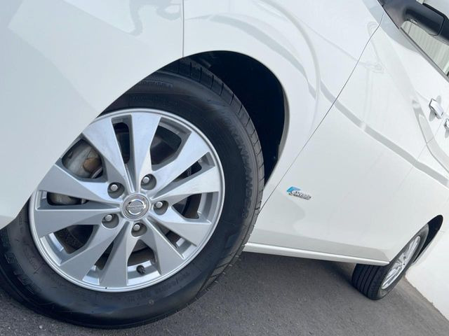 �y����15�C���`�A���~�z�C�[���z�O�ςɃ}�b�`���������A���~�z�C�[���𑕒����Ă���܂��B�e��ЊO�A���~�z�C�[����A�X�^�b�h���X�^�C�����戵�����Ă���܂��B���񂲑��k����������
