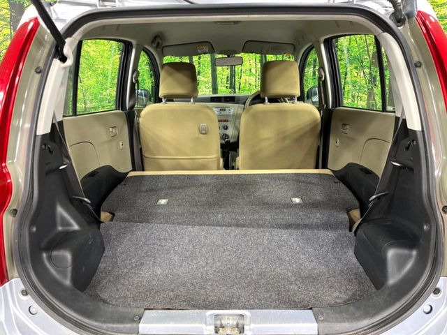 ���i�̂���������ʋ΁A���}���ɏ\���ȉ׎��X�y�[�X���m�ۂ��Ă���܂��B�Z�J���h�V�[�g��|���ƁA�傫�ȉו��̐ύڂ��\�ł���