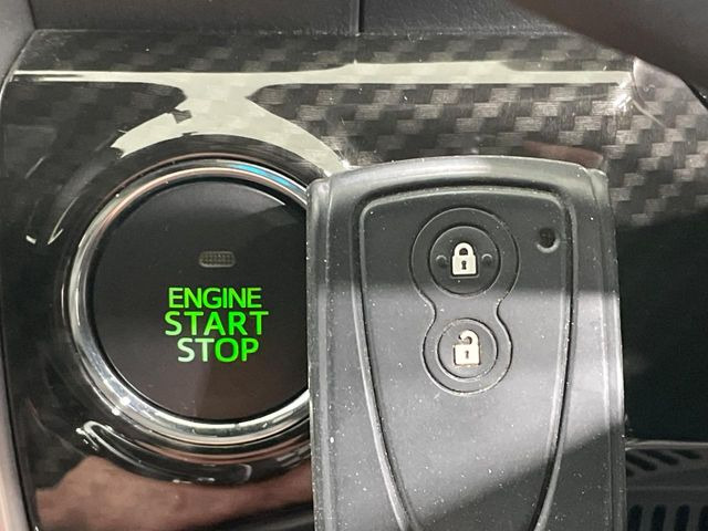 �y�L�[�t���[�V�X�e���z�J�o����|�P�b�g�ɓ��ꂽ�܂܂ł��h�A�̎{���E�������\�ȃX�}�[�g�L�[�𑕔��B�G���W���̃I���E�I�t�����J�M�����o���K�v����������Ƃ��Ă��֗��ł���