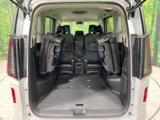 ���i�̂���������ʋ΁A���}���ɏ\���ȉ׎��X�y�[�X���m�ۂ��Ă���܂��B�Z�J���h�V�[�g��|���ƁA�傫�ȉו��̐ύڂ��\�ł���