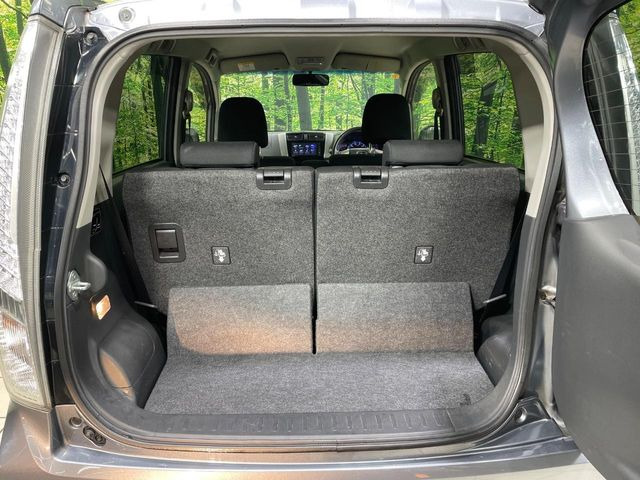 ���i�̂���������ʋ΁A���}���ɏ\���ȉ׎��X�y�[�X���m�ۂ��Ă���܂��B�Z�J���h�V�[�g��|���ƁA�傫�ȉו��̐ύڂ��\�ł���