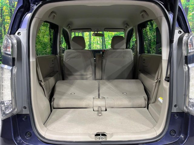 ���i�̂���������ʋ΁A���}���ɏ\���ȉ׎��X�y�[�X���m�ۂ��Ă���܂��B�Z�J���h�V�[�g��|���ƁA�傫�ȉו��̐ύڂ��\�ł���