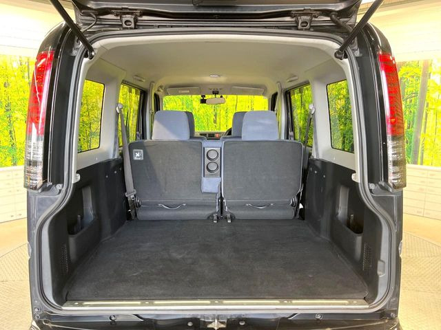 ���i�̂���������ʋ΁A���}���ɏ\���ȉ׎��X�y�[�X���m�ۂ��Ă���܂��B�Z�J���h�V�[�g��|���ƁA�傫�ȉו��̐ύڂ��\�ł���