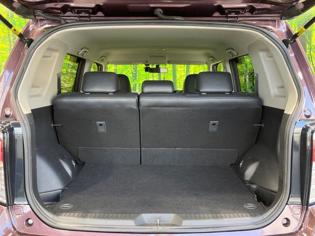 ���i�̂���������ʋ΁A���}���ɏ\���ȉ׎��X�y�[�X���m�ۂ��Ă���܂��B�Z�J���h�V�[�g��|���ƁA�傫�ȉו��̐ύڂ��\�ł���