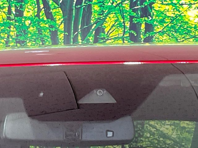 �y�X�}�[�g�u���[�L�T�|�[�g�z���s���ɑO���̎ԗ�����F�����A�Փ˂������Ȏ��͌x��ƃu���[�L�ŏՓˉ���Ɣ�Q�y�����A�V�X�g�B�����S�Ƀh���C�u�����y���݂��������܂��B