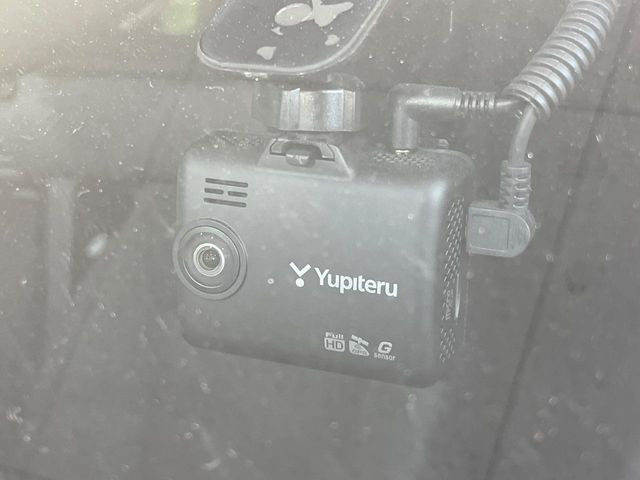 【ドライブレコーダー】ドライブレコーダー装備!走行中はもちろん、あおり運転や事故に遭遇した際、映像で記録し、万一のリスクに備えます。※記録用SDカードはお客様ご自身でご準備いただく必要があります。