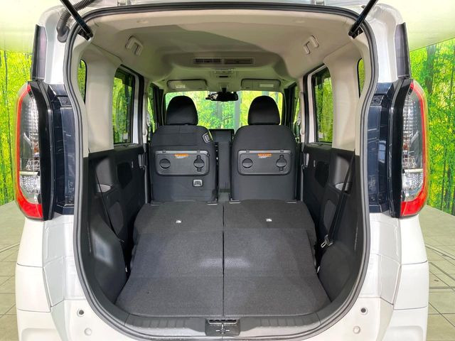 ���i�̂���������ʋ΁A���}���ɏ\���ȉ׎��X�y�[�X���m�ۂ��Ă���܂��B�Z�J���h�V�[�g��|���ƁA�傫�ȉו��̐ύڂ��\�ł���