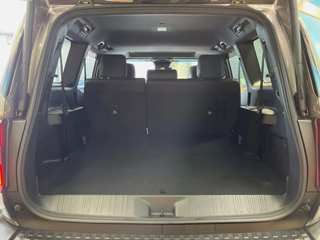 ���i�̂���������ʋ΁A���}���ɏ\���ȉ׎��X�y�[�X���m�ۂ��Ă���܂��B�Z�J���h�V�[�g��|���ƁA�傫�ȉו��̐ύڂ��\�ł���