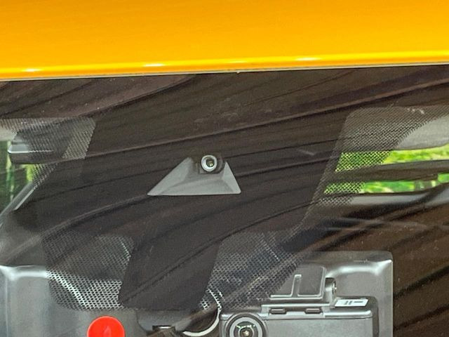 �y�C���e���W�F���g�G�}�[�W�F���V�[�u���[�L�z�t�����g�J�����őO���̎ԗ�����s�҂����m�B�Փ˂������Ȏ��͏Փ˔�Q�y���u���[�L���쓮�A�Փˉ�����T�|�[�g�B�����S�Ƀh���C�u�����y���݂��������܂��B