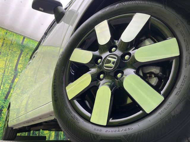 �y����15�C���`�A���~�z�C�[���z�O�ςɃ}�b�`���������A���~�z�C�[���𑕒����Ă���܂��B�e��ЊO�A���~�z�C�[����A�X�^�b�h���X�^�C�����戵�����Ă���܂��B���񂲑��k����������