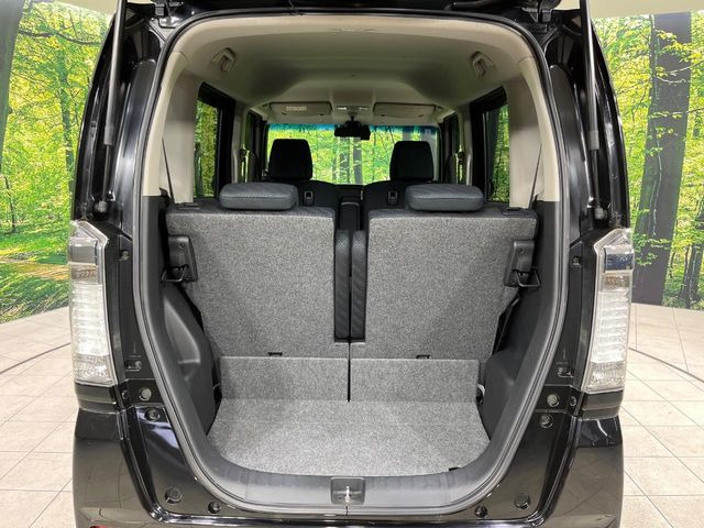 ���i�̂���������ʋ΁A���}���ɏ\���ȉ׎��X�y�[�X���m�ۂ��Ă���܂��B�Z�J���h�V�[�g��|���ƁA�傫�ȉו��̐ύڂ��\�ł���