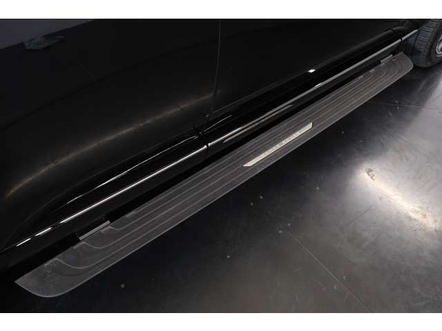 �f�t���C�����T�C�h�X�e�b�v�����ڂ���A�^�]�ȏ���Ȃ̏��~�肾���łȂ��A�㕔���Ȃ̏��~����y�ɂ��Ă���܂��B���q�l�₲����̕��ł��s�ւȂ����~�肪�\�ł��B