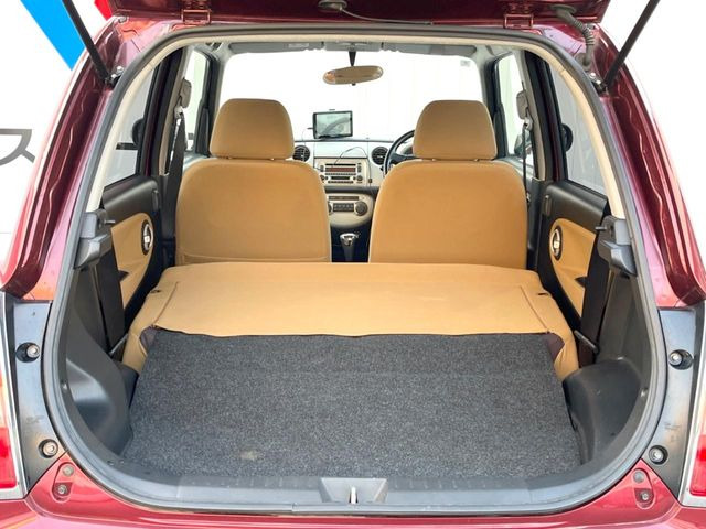 ���i�̂���������ʋ΁A���}���ɏ\���ȉ׎��X�y�[�X���m�ۂ��Ă���܂��B�Z�J���h�V�[�g��|���ƁA�傫�ȉו��̐ύڂ��\�ł���