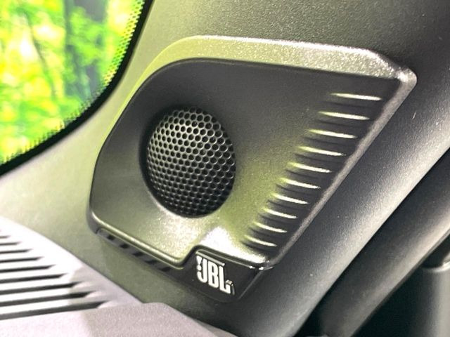 �yJBL�T�E���h�V�X�e���z���[�J�[�I�v�V�����̍��i�ʃT�E���h�V�X�e���𓋍ځB��p�̃`���[�j���O���{���ꂽ�召�l�X�ȃX�s�[�J�[����ǎ��ȃT�E���h���t�ł��A�Տꊴ���ӂ�鉹����Ԃ����o���܂��B