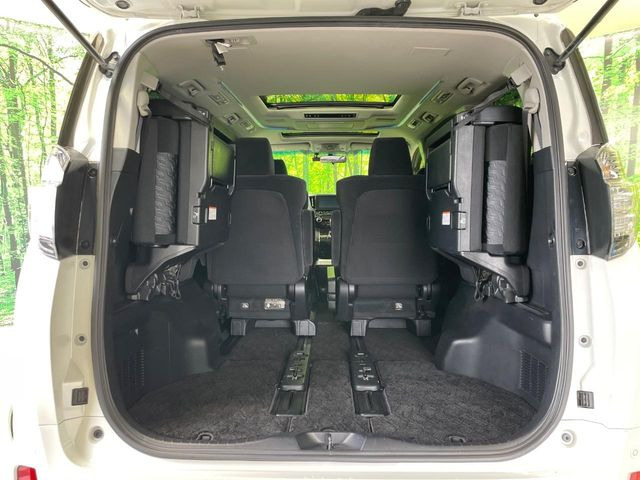 ���i�̂���������ʋ΁A���}���ɏ\���ȉ׎��X�y�[�X���m�ۂ��Ă���܂��B�Z�J���h�V�[�g��|���ƁA�傫�ȉו��̐ύڂ��\�ł���