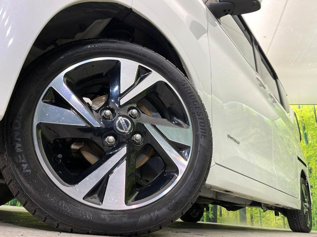 �y����15�C���`�A���~�z�C�[���z�O�ςɃ}�b�`���������A���~�z�C�[���𑕒����Ă���܂��B�e��ЊO�A���~�z�C�[����A�X�^�b�h���X�^�C�����戵�����Ă���܂��B���񂲑��k����������