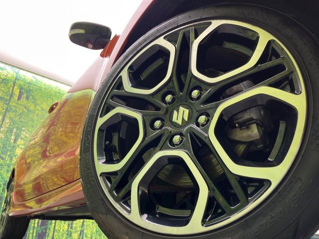 �y����17�C���`�A���~�z�C�[���z�O�ςɃ}�b�`���������A���~�z�C�[���𑕒����Ă���܂��B�e��ЊO�A���~�z�C�[����A�X�^�b�h���X�^�C�����戵�����Ă���܂��B���񂲑��k����������