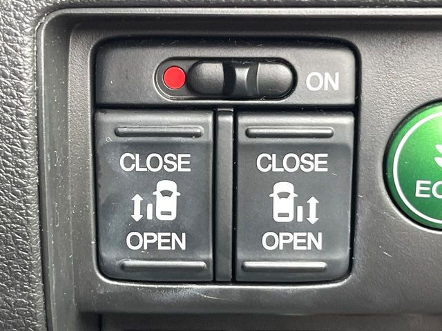 �y�����p���[�X���C�h�h�A�z�L�[��^�]�Ȃ̃X�C�b�`�Ō�ȗ����X���C�h�h�A�̊J���\���d��������͂����ăh�A���J����K�v�������A�����Ȃ��q�l�ł��ȒP�ɊJ���߂ł����K�ł���