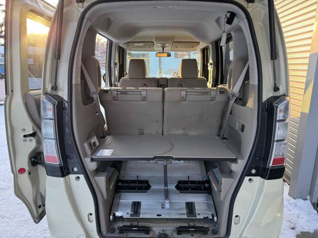 ���[�Ԃ܂łɎԗ������Ȃǐ�C�X�^�b�t����Ƃ������܂��� �����̓X�`�[�������͂��߁A�ł��邾���C���悭����肢��������悤�����������܂�!�O���͋@�B�Ŗ����������āA���b�N�X�R�[�e�B���O�������Ă��܂��B