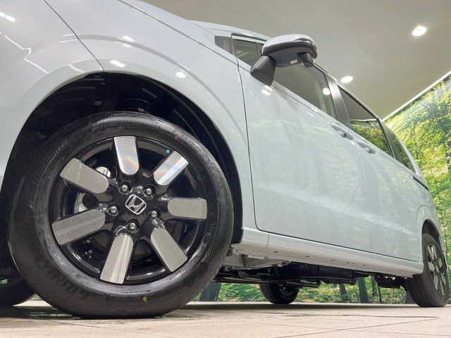 �y����15�C���`�A���~�z�C�[���z�O�ςɃ}�b�`���������A���~�z�C�[���𑕒����Ă���܂��B�e��ЊO�A���~�z�C�[����A�X�^�b�h���X�^�C�����戵�����Ă���܂��B���񂲑��k����������