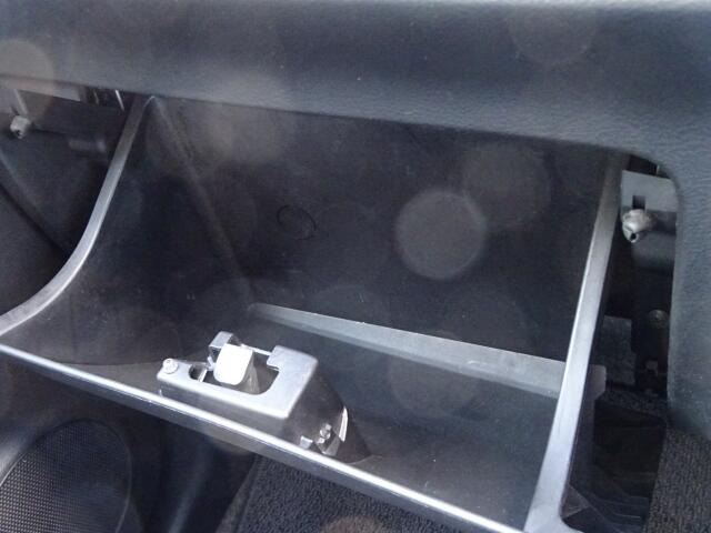 ����ȑO�ɂ͎Ԍ��ؓ��ꓙ���ވꎮ�����[�ł���O���[�u�{�b�N�X���������܂��B