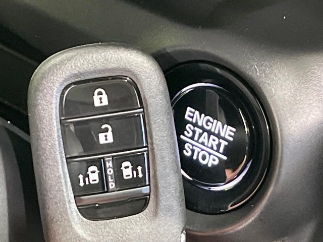 �yHonda�X�}�[�g�L�[�z�J�o����|�P�b�g�ɓ��ꂽ�܂܂ł��h�A�̎{���E�������\�ȃX�}�[�g�L�[�𑕔��B�G���W���̃I���E�I�t�����J�M�����o���K�v����������Ƃ��Ă��֗��ł���