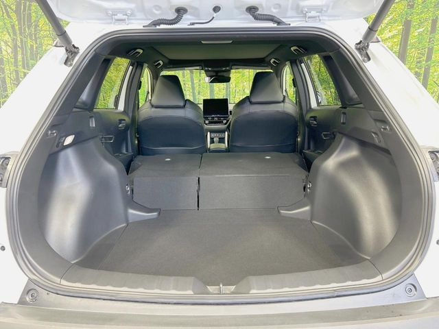 ���i�̂���������ʋ΁A���}���ɏ\���ȉ׎��X�y�[�X���m�ۂ��Ă���܂��B�Z�J���h�V�[�g��|���ƁA�傫�ȉו��̐ύڂ��\�ł���