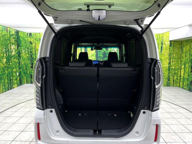 ���i�̂���������ʋ΁A���}���ɏ\���ȉ׎��X�y�[�X���m�ۂ��Ă���܂��B�Z�J���h�V�[�g��|���ƁA�傫�ȉו��̐ύڂ��\�ł���