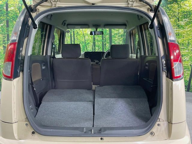 ���i�̂���������ʋ΁A���}���ɏ\���ȉ׎��X�y�[�X���m�ۂ��Ă���܂��B�Z�J���h�V�[�g��|���ƁA�傫�ȉו��̐ύڂ��\�ł���