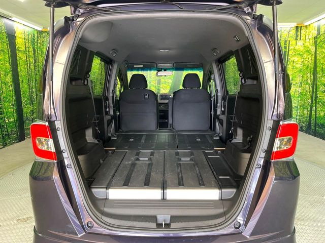 ���i�̂���������ʋ΁A���}���ɏ\���ȉ׎��X�y�[�X���m�ۂ��Ă���܂��B�Z�J���h�V�[�g��|���ƁA�傫�ȉו��̐ύڂ��\�ł���