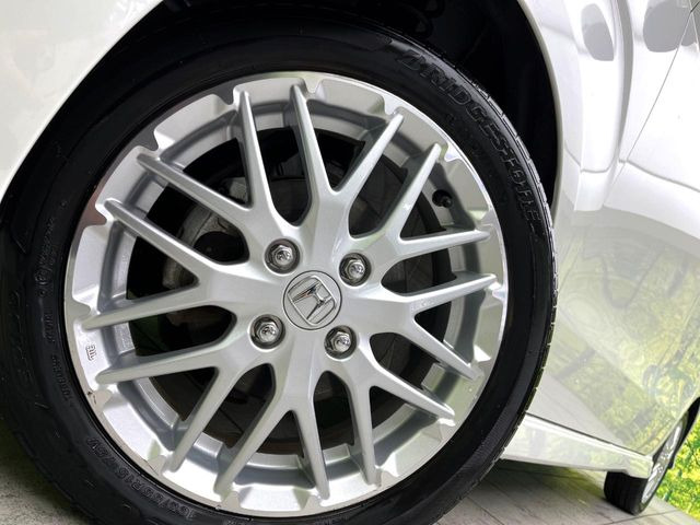 �y����15�C���`�A���~�z�C�[���z�O�ςɃ}�b�`���������A���~�z�C�[���𑕒����Ă���܂��B�e��ЊO�A���~�z�C�[����A�X�^�b�h���X�^�C�����戵�����Ă���܂��B���񂲑��k����������