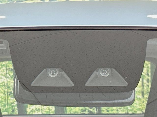 �y�X�}�[�g�A�V�X�g�z���s���ɑO���̎ԗ�����F�����A�Փ˂������Ȏ��͌x��ƃu���[�L�ŏՓˉ���Ɣ�Q�y�����A�V�X�g�B�����S�Ƀh���C�u�����y���݂��������܂��B