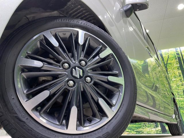 �y����15�C���`�A���~�z�C�[���z�O�ςɃ}�b�`���������A���~�z�C�[���𑕒����Ă���܂��B�e��ЊO�A���~�z�C�[����A�X�^�b�h���X�^�C�����戵�����Ă���܂��B���񂲑��k����������