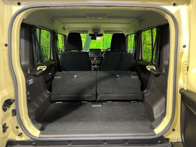 ���i�̂���������ʋ΁A���}���ɏ\���ȉ׎��X�y�[�X���m�ۂ��Ă���܂��B�Z�J���h�V�[�g��|���ƁA�傫�ȉו��̐ύڂ��\�ł���