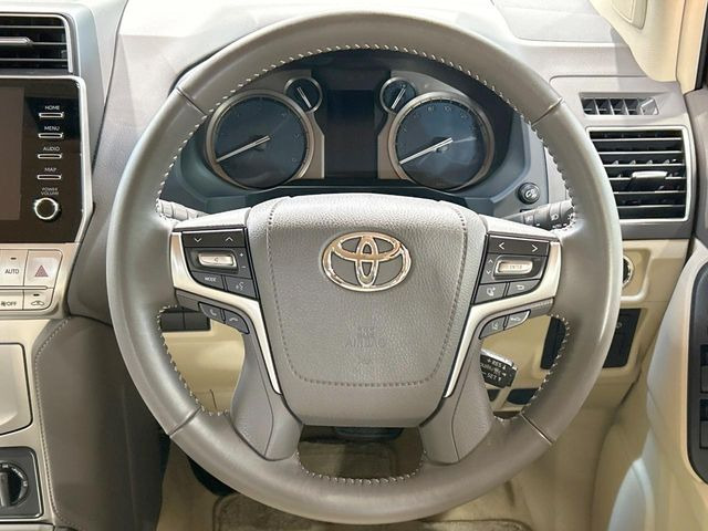 �y�����v�����X�e�A�����O�z�㎿�Ȋv���g�p���邱�ƂŁA��ɂ����������݂ƂĂ��^�]���₷���n���h���ł���