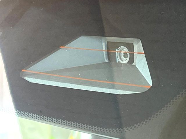 �y�g���^�Z�[�t�e�B�Z���X�z���s���ɑO���̎ԗ�����F�����A�Փ˂������Ȏ��͌x��ƃu���[�L�ŏՓˉ���Ɣ�Q�y�����A�V�X�g�B�����S�Ƀh���C�u�����y���݂��������܂��B