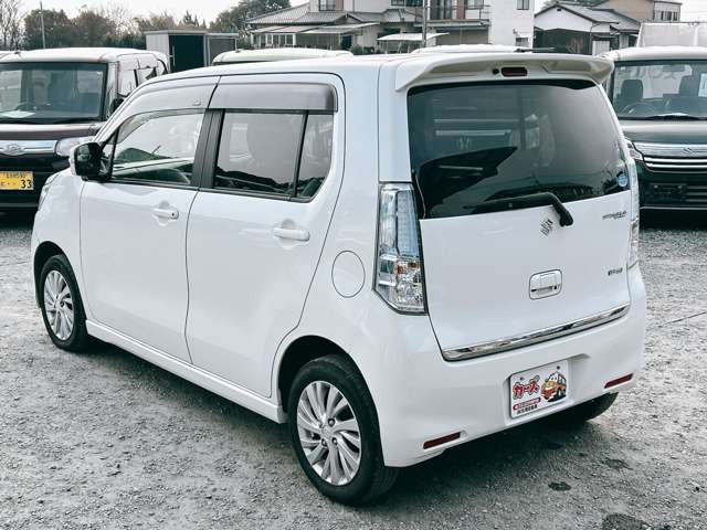 ���X�ł͌y�����Ԃ��畁�ʎԂ܂ŕ��L���I�[�����[�J�[�̎Ԏ�E�F�E�O���[�h��L�x�ɑ����Ă���܂��B