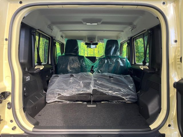 ���i�̂���������ʋ΁A���}���ɏ\���ȉ׎��X�y�[�X���m�ۂ��Ă���܂��B�Z�J���h�V�[�g��|���ƁA�傫�ȉו��̐ύڂ��\�ł���