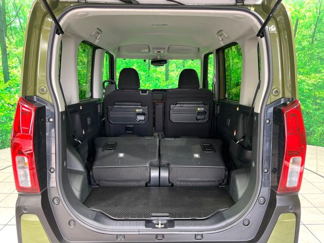 ���i�̂���������ʋ΁A���}���ɏ\���ȉ׎��X�y�[�X���m�ۂ��Ă���܂��B�Z�J���h�V�[�g��|���ƁA�傫�ȉו��̐ύڂ��\�ł���