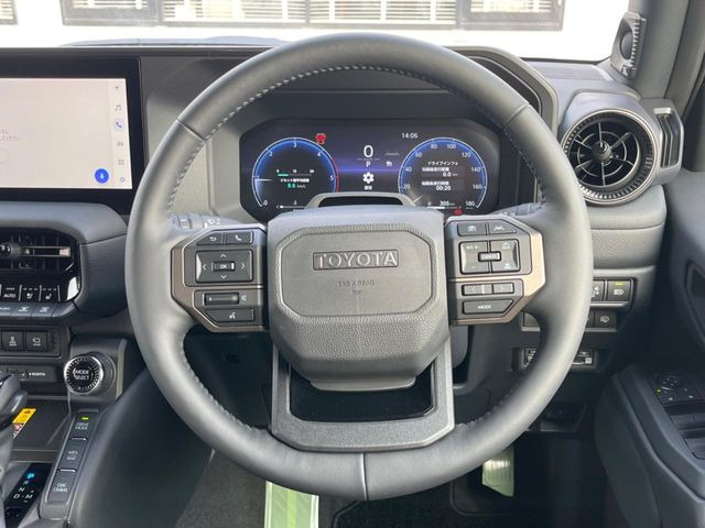 �y�����v�����X�e�A�����O�z�㎿�Ȋv���g�p���邱�ƂŁA��ɂ����������݂ƂĂ��^�]���₷���n���h���ł���