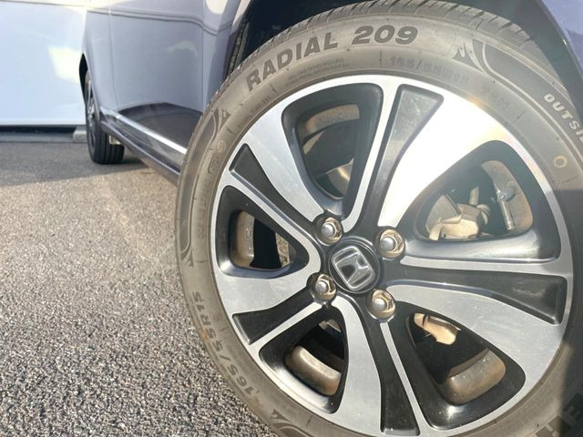 �y�����A���~�z�C�[���z�O�ςɃ}�b�`���������A���~�z�C�[���𑕒����Ă���܂��B�e��ЊO�A���~�z�C�[����A�X�^�b�h���X�^�C�����戵�����Ă���܂��B���񂲑��k����������