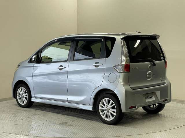 �l�C�̎Ԏ킪�����낢!�e���[�J�[ �ŐV�l�C�Ԃ����C���i�b�v!���ĐG���đI�ׂ�W����ł�!