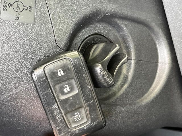 �y�X�}�[�g�L�[�z�J�o����|�P�b�g�ɓ��ꂽ�܂܂ł��h�A�̎{���E�������\�ȃX�}�[�g�L�[�𑕔��B�G���W���̃I���E�I�t�����J�M�����o���K�v����������Ƃ��Ă��֗��ł���