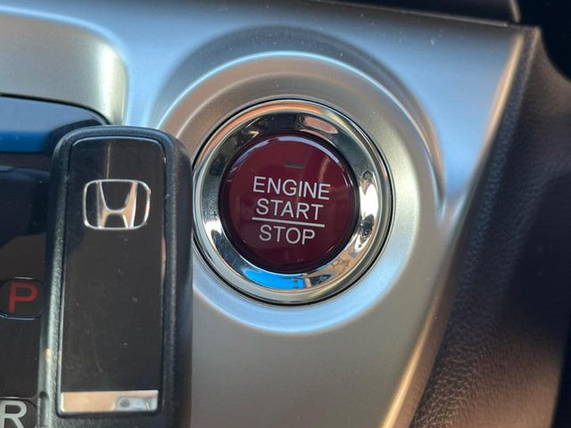 �yHonda�X�}�[�g�L�[�z�J�o����|�P�b�g�ɓ��ꂽ�܂܂ł��h�A�̎{���E�������\�ȃX�}�[�g�L�[�𑕔��B�G���W���̃I���E�I�t�����J�M�����o���K�v����������Ƃ��Ă��֗��ł���